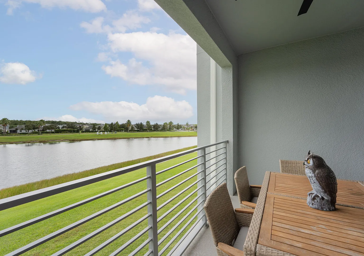 Elegant 2BR in Storey Lake, Top Location — Photo 2