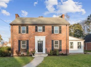 36 Smallwood Rd, West Hartford, CT 06107