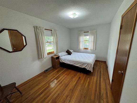 4th image of 8140 Villa Dr
