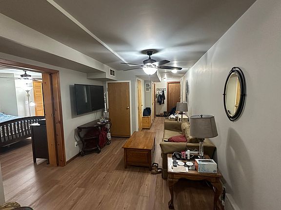 4th image of 944 Cromwell Ave #1