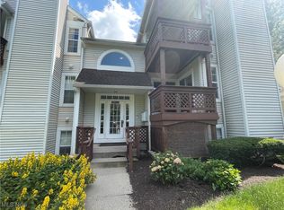 1304 Cedarwood Dr APT D2, Westlake, OH