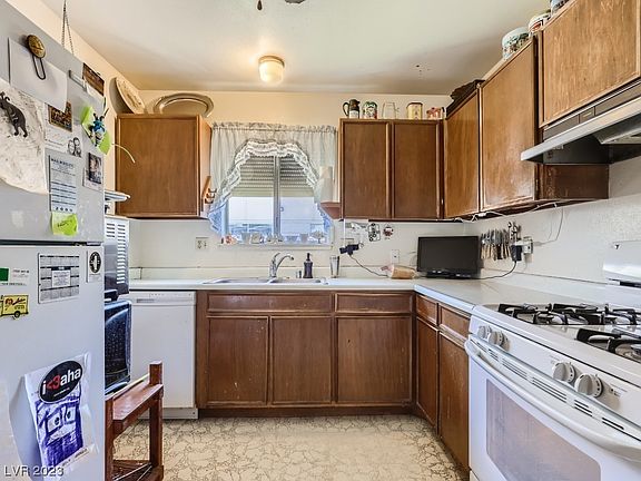 5th image of 2135 Caravelle St