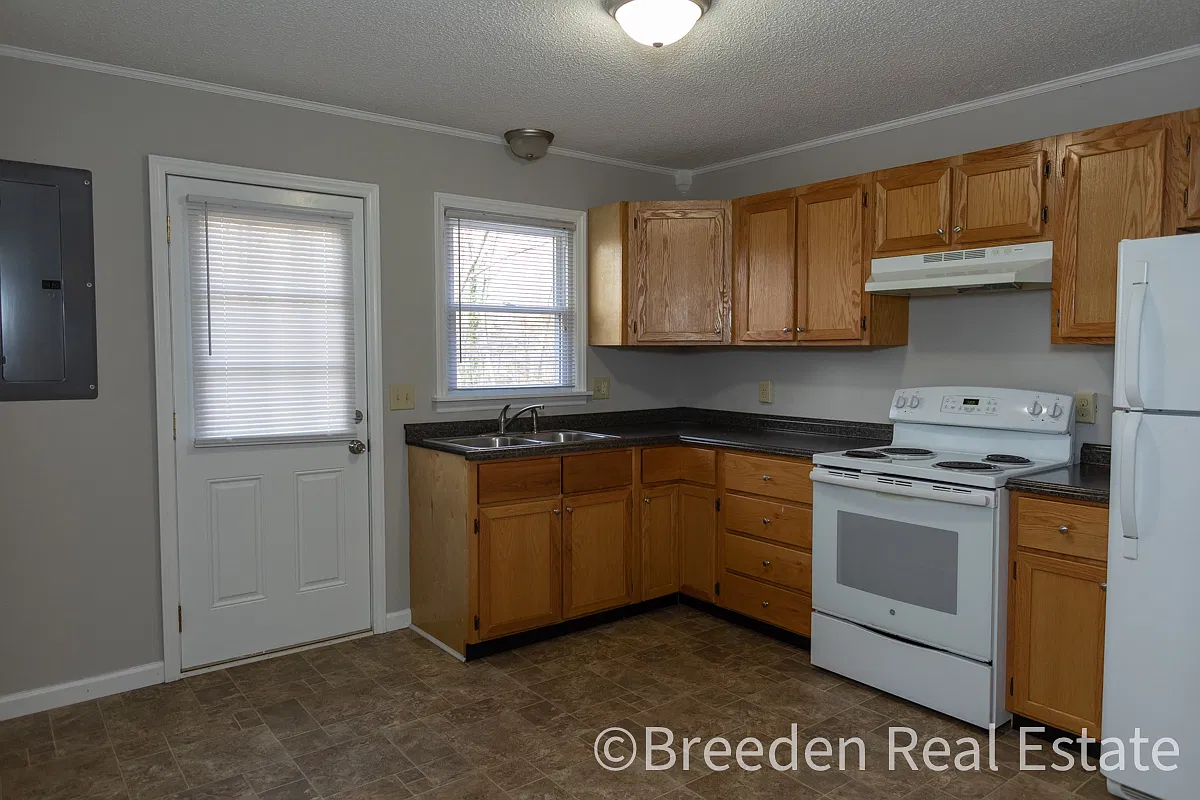1466 Kennedy Dr — Photo 3