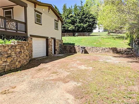 2nd image of 21 Vista Knoll Rd
