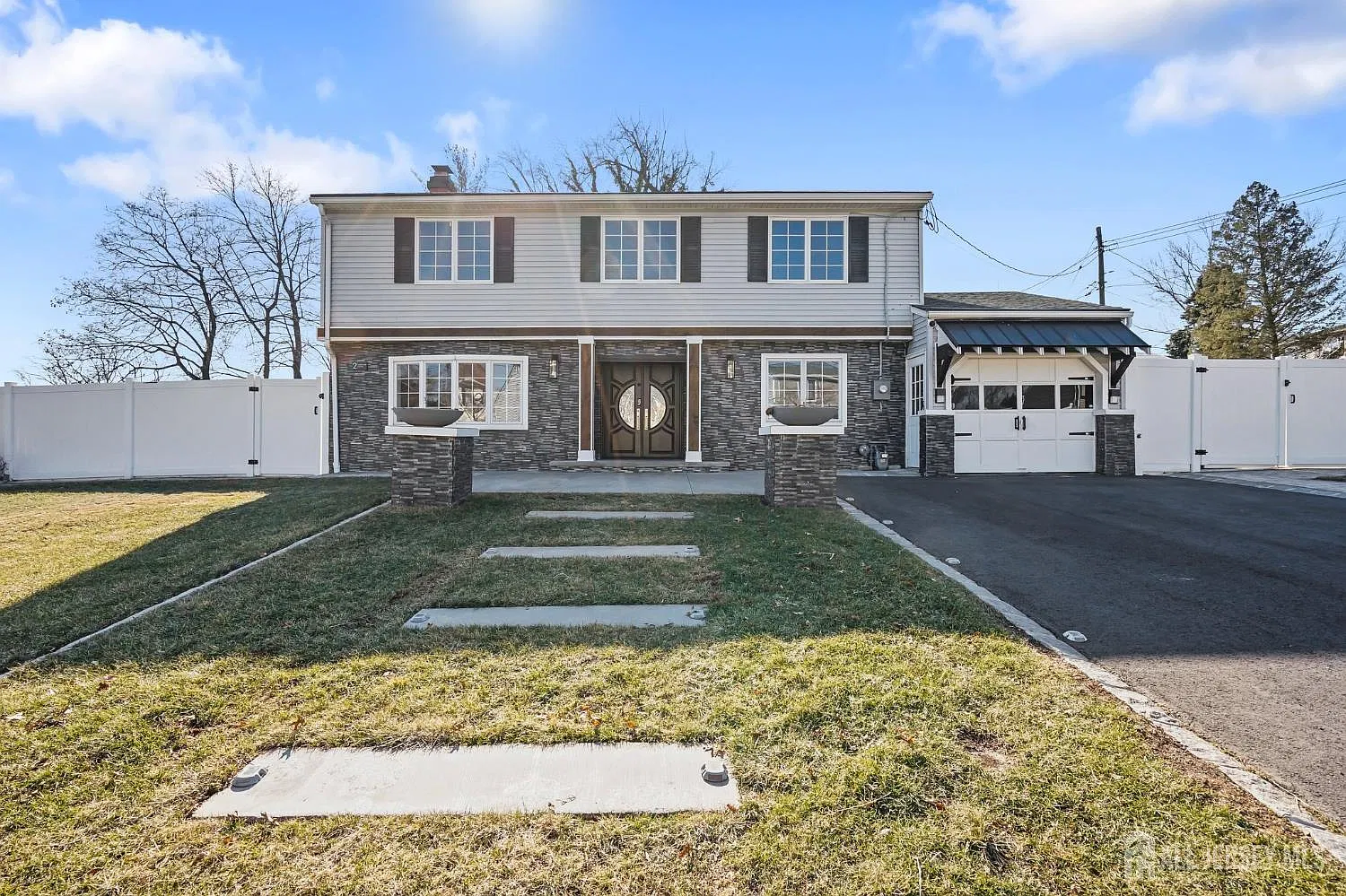 4 bed, 1.5 bath, $3,800 — Photo 1