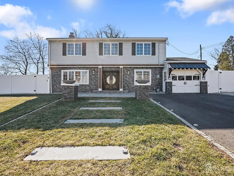 2 Laurel Ave