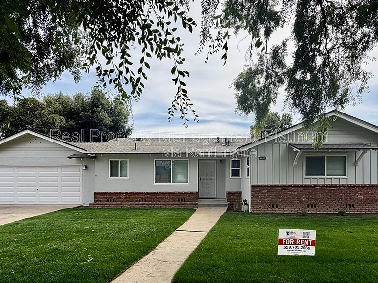 4467 N Van Dyke Ave — Photo 1