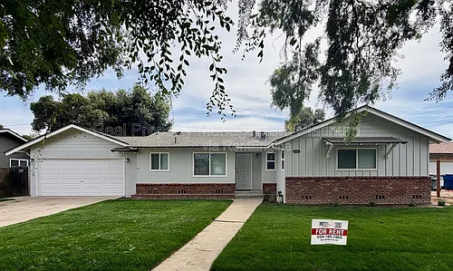 4467 N Van Dyke Ave Photo 1