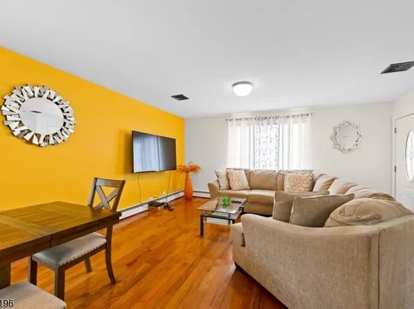 13 James St, Dover Town, NJ 07801