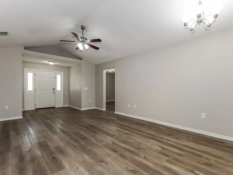 8308 Hedgeway Pl — Photo 3