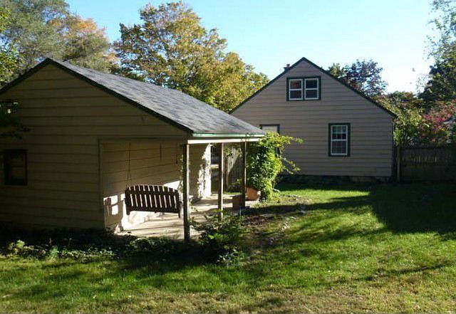 2nd image of 1163 Edna St SE