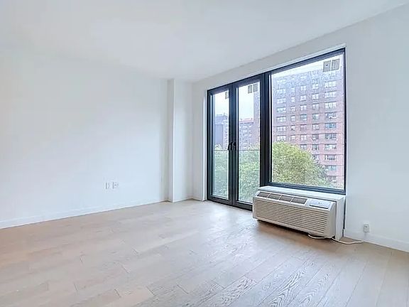 3rd image of 181 E 101st St #604
