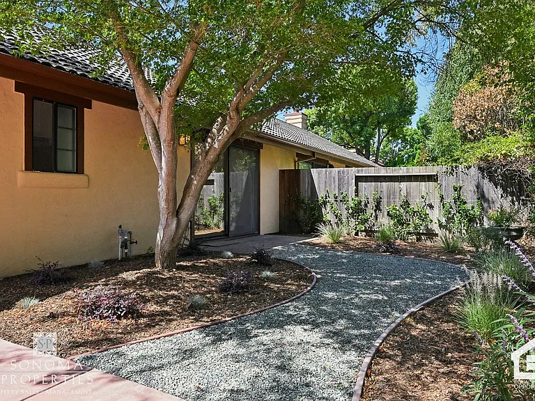 424 La Quinta Ln — Photo 32