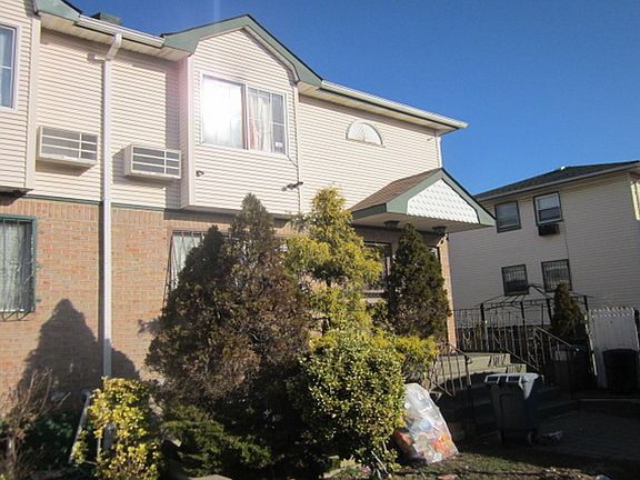 3rd image of 2912 Martin Ct
