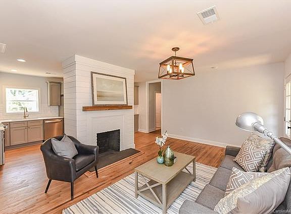 3rd image of 1120 Leigh Ave