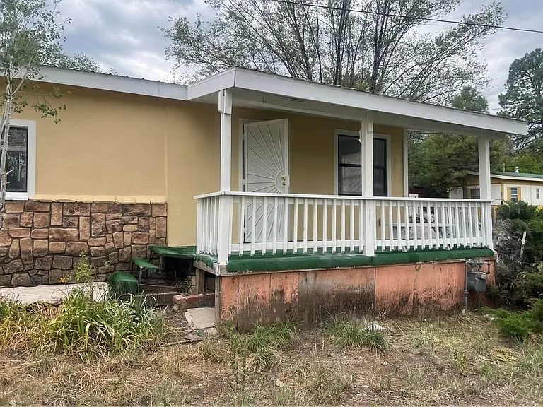 305 Downs Dr — Photo 2