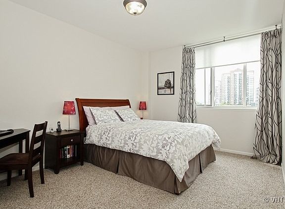 5th image of 1515 S Prairie Ave Unit 703