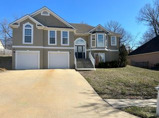 107 Deerfield Dr, Warrensburg, MO 64093