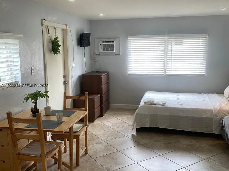 2526 McKinley St #C — Photo 3
