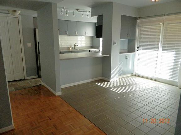 3rd image of 423 W 10th St
