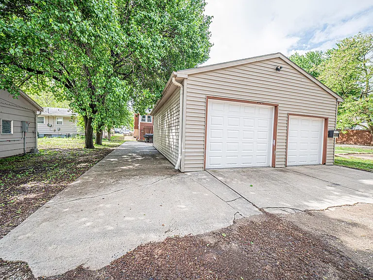 224 W Chestnut St — Photo 43