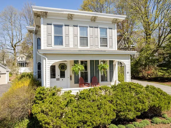 6 W Elizabeth St, Skaneateles, NY 13152