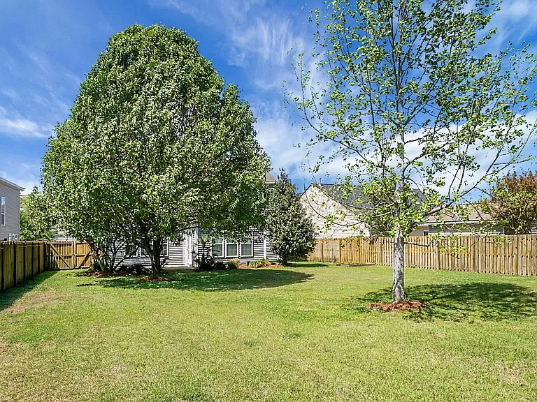 8003 Henderson Rd — Photo 54