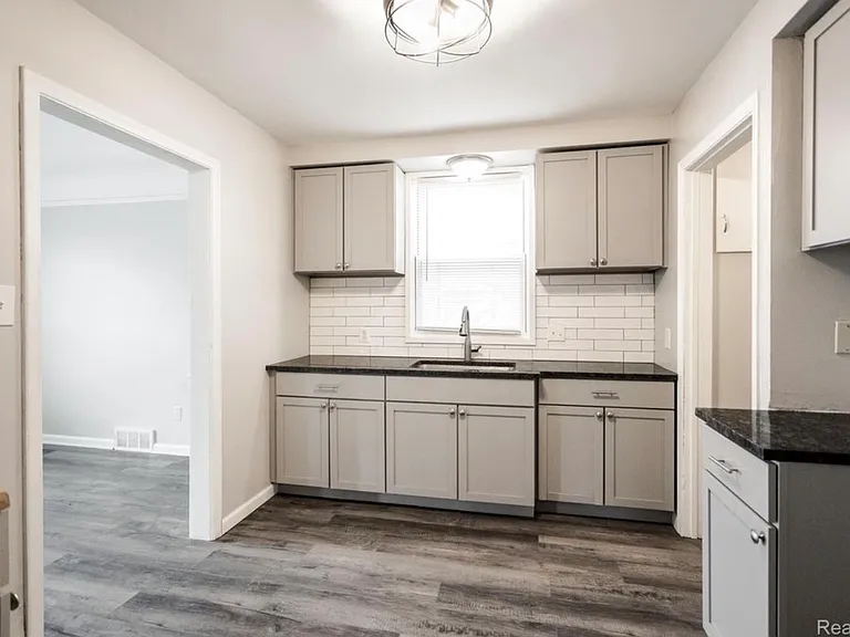 17136 Birchcrest Dr — Photo 12