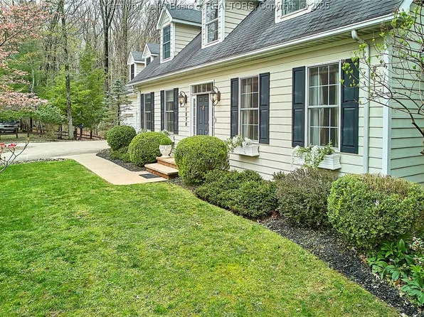 1578 Hampton Rd, Charleston, WV 25314