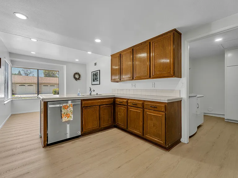 37202 Village 37 — Photo 18