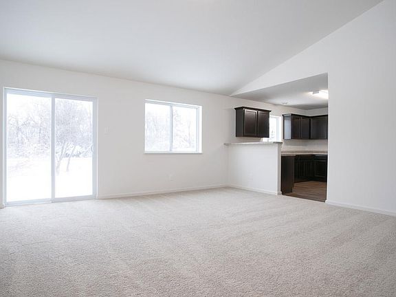 5th image of 228 Cottonwood St NE