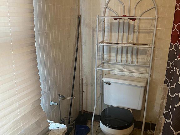 3rd image of 2427 N Corlies St