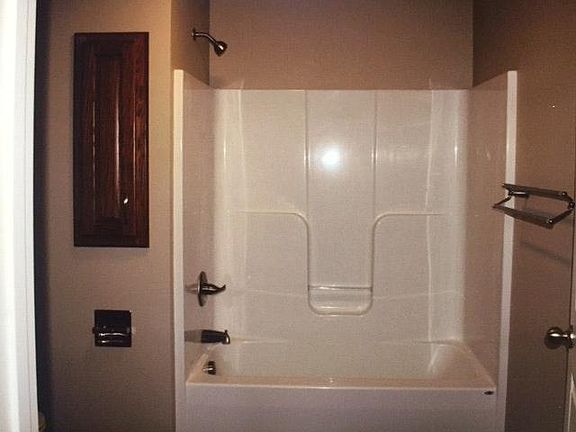 Main bath, shower/tub unit