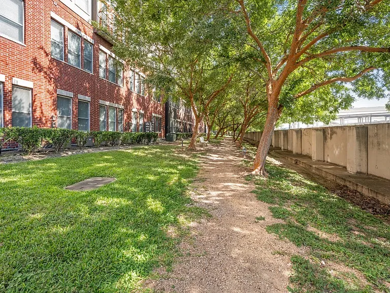 Galleria Parc Apartments — Photo 22
