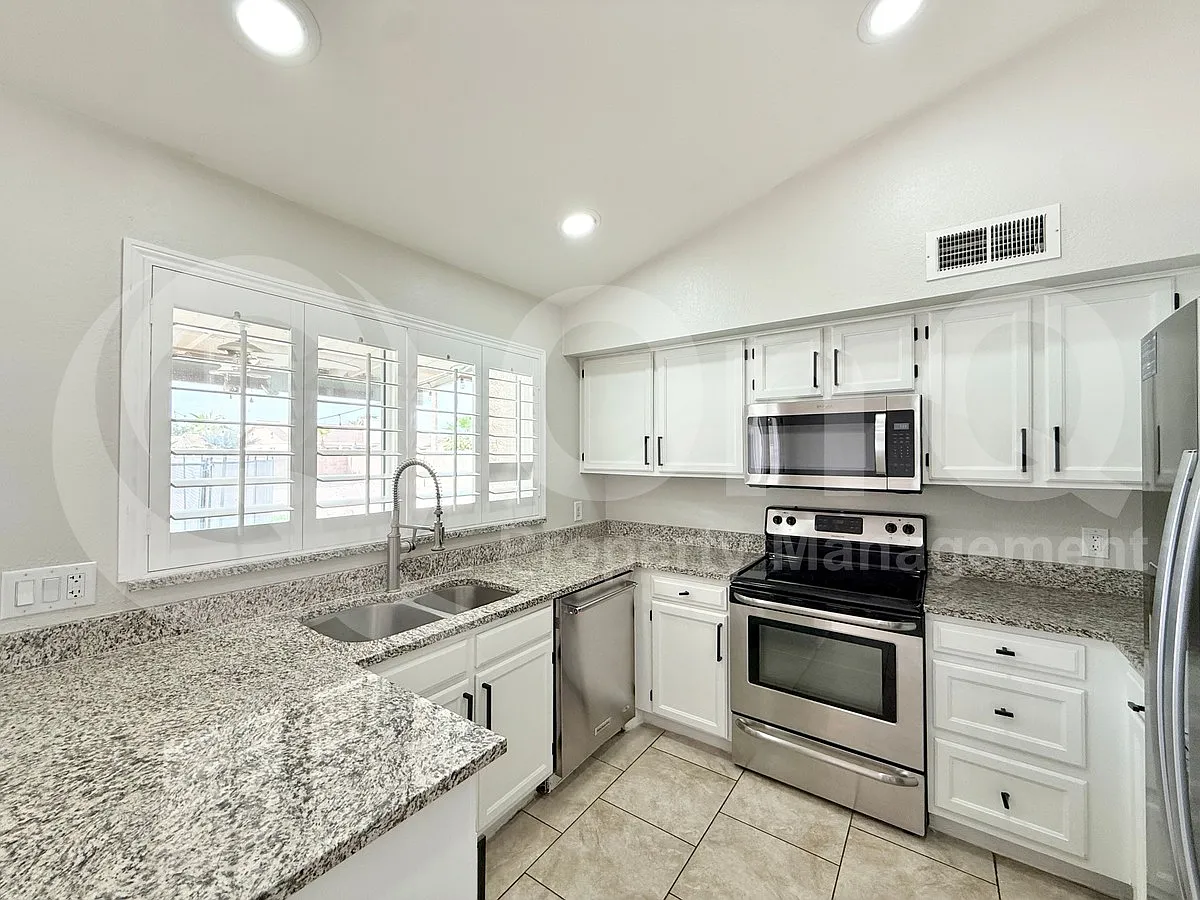 3 bed, 2.0 bath, 1222 sqft, $2,499 — Photo 4
