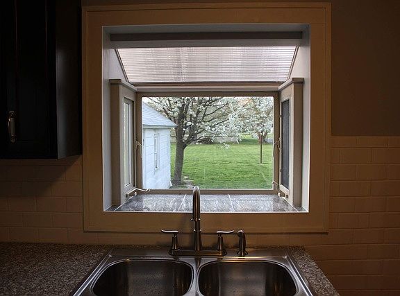 5th image of 504 W Grant St
