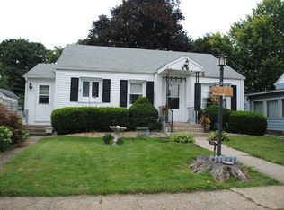 68 School St, Chadwick, IL 61014