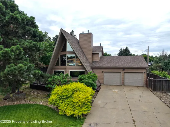 1081 10th Ave W, Dickinson, ND 58601