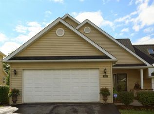 135 Westminster Dr APT 8/15, Pittsburgh, PA 15229
