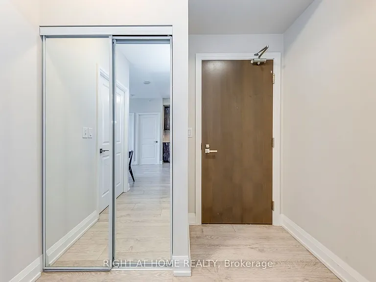 7171 Yonge St #2415 — Photo 5