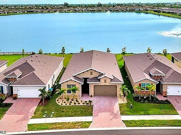 447 Spring Hill Lake Loop, Cape Coral, FL 33993
