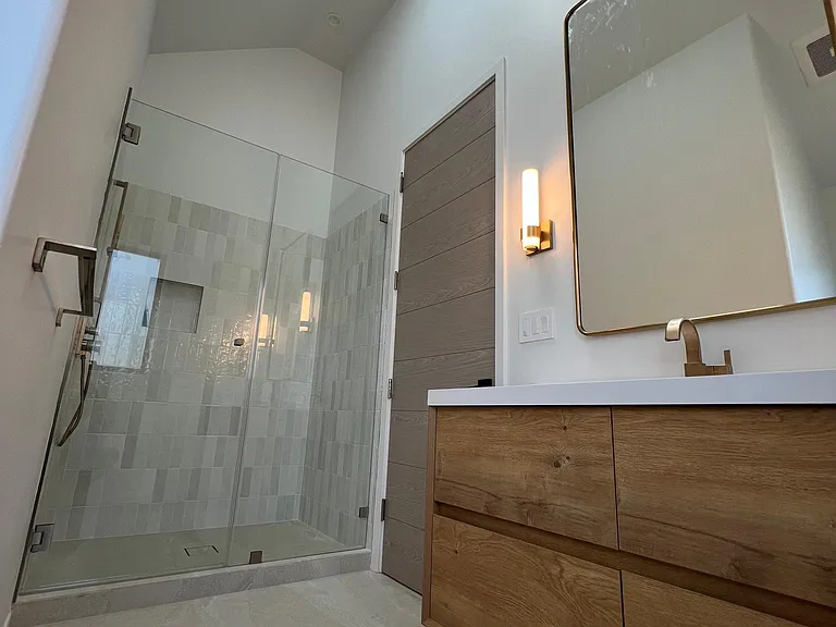 2610 S Barrington Ave — Photo 15