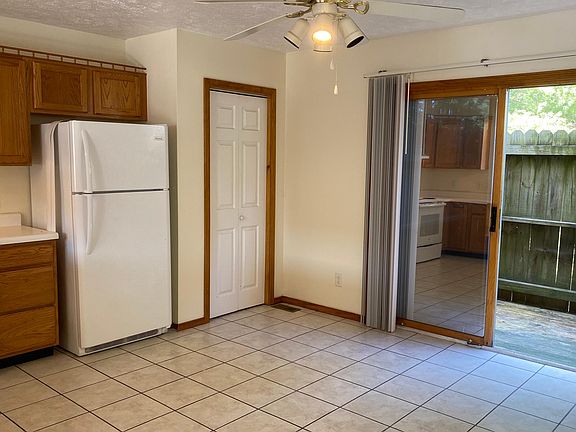 4th image of 425 N Robinson Cir #M-1