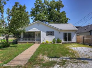 827 Poplar St, Carthage, MO 64836