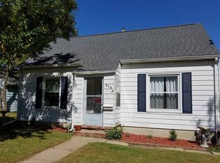 818 16th Ave SW, Cedar Rapids, IA 52404