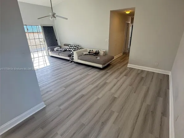 990 NE 212th Ter APT 3, Miami, FL 33179