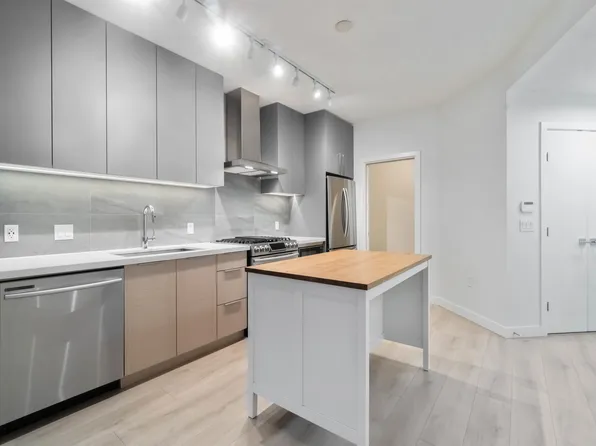 603 Regan Ave #114, Coquitlam, BC V3J 0K2