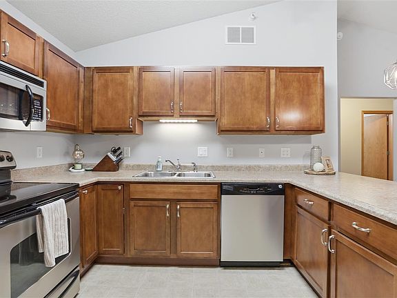 4th image of 900 Rachael St APT 302