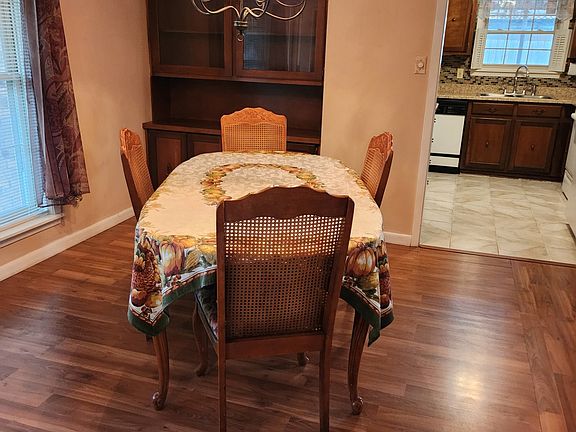 2nd image of 209 Tanglewood Dr
