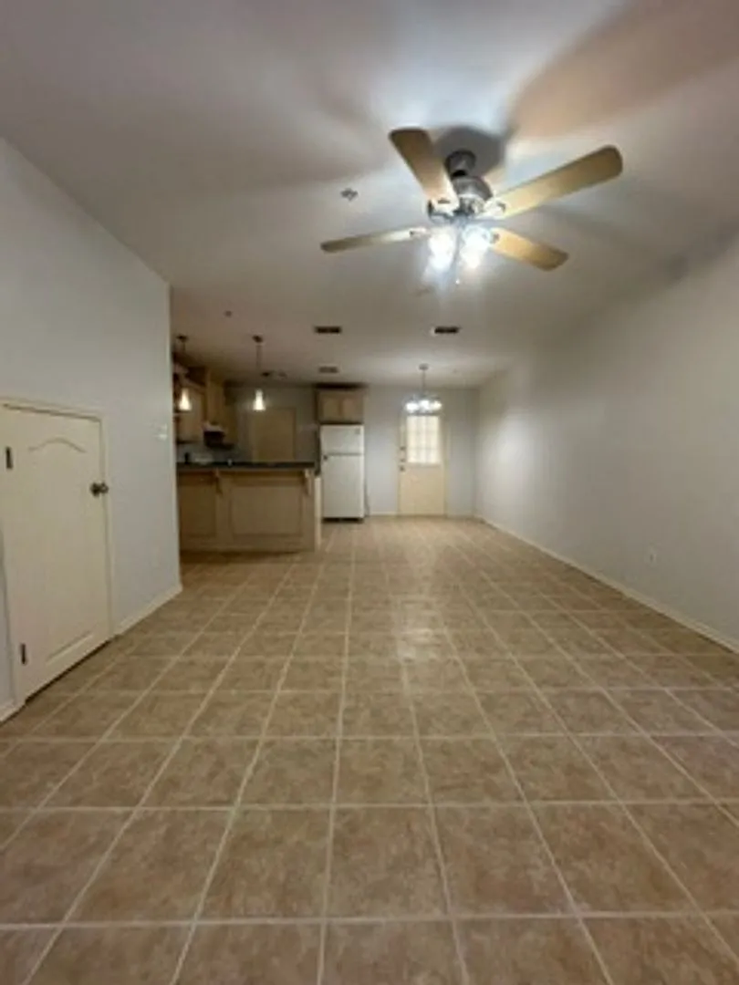 282 — Photo 2